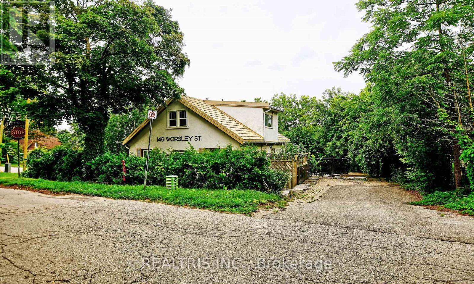 149 Worsley Street, Barrie, Ontario  L4M 1M3 - Photo 4 - S12193204