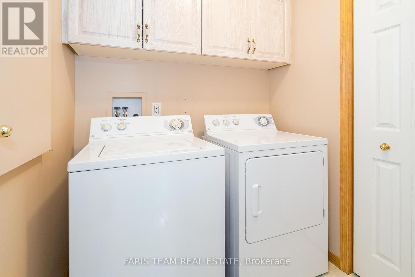2 St James Place, Wasaga Beach, Ontario  L9Z 3A8 - Photo 15 - S12193223
