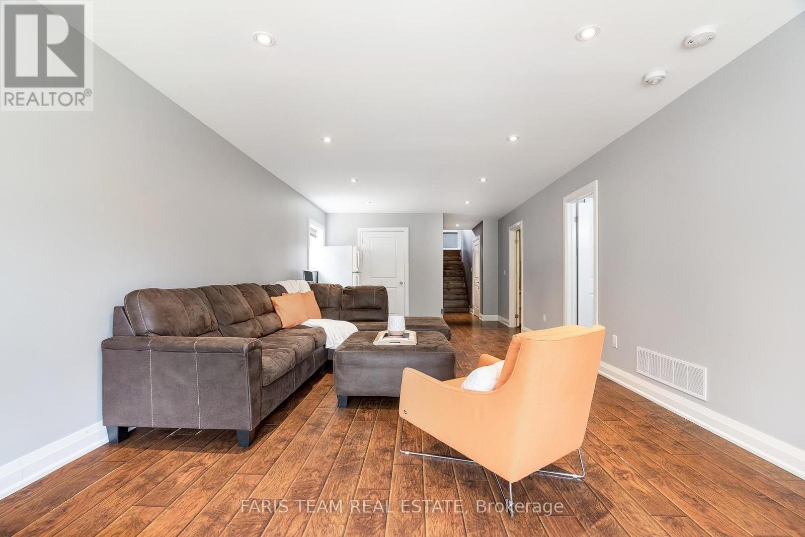 78 Landscape Drive, Oro-Medonte, Ontario  L0L 2L0 - Photo 24 - S12193295