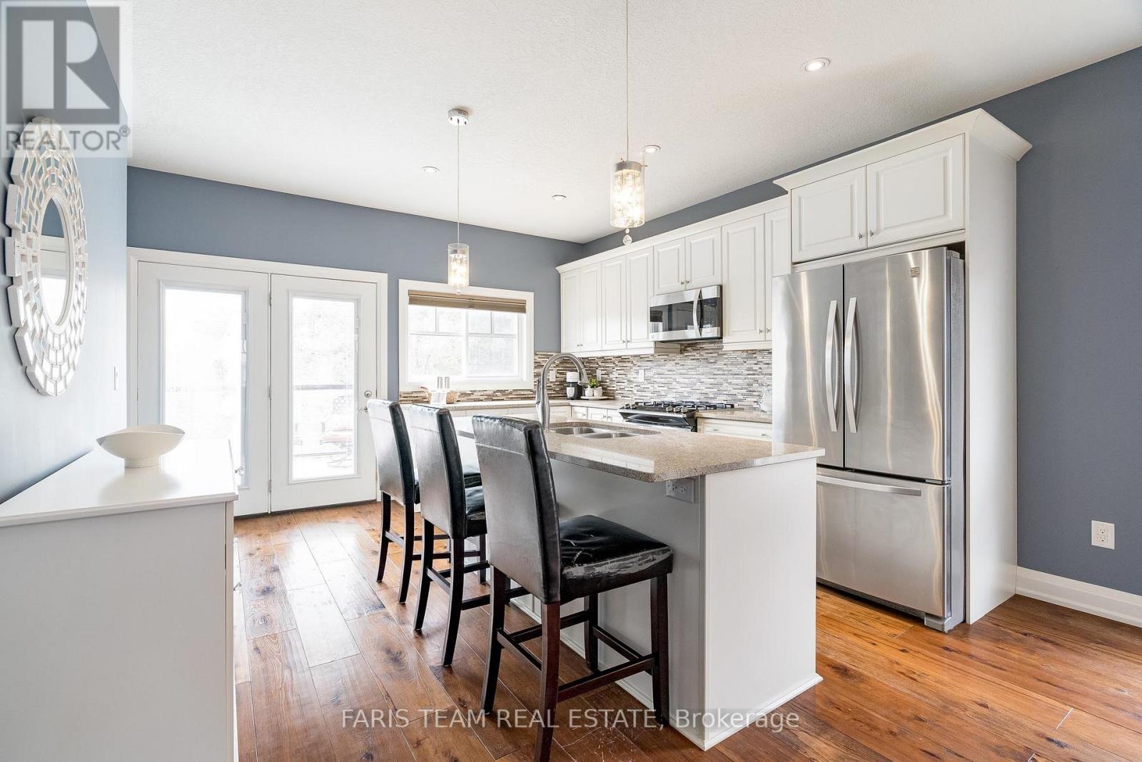 78 Landscape Drive, Oro-Medonte, Ontario  L0L 2L0 - Photo 5 - S12193295