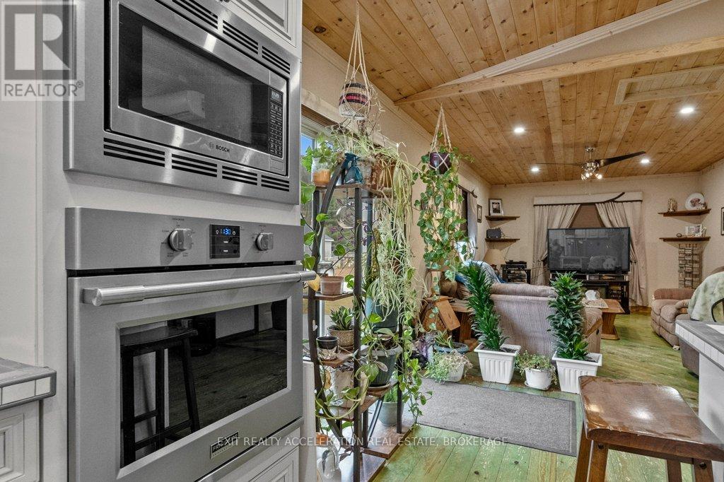 14 West Park Lane, Addington Highlands, Ontario  K0H 2G0 - Photo 11 - X12193248