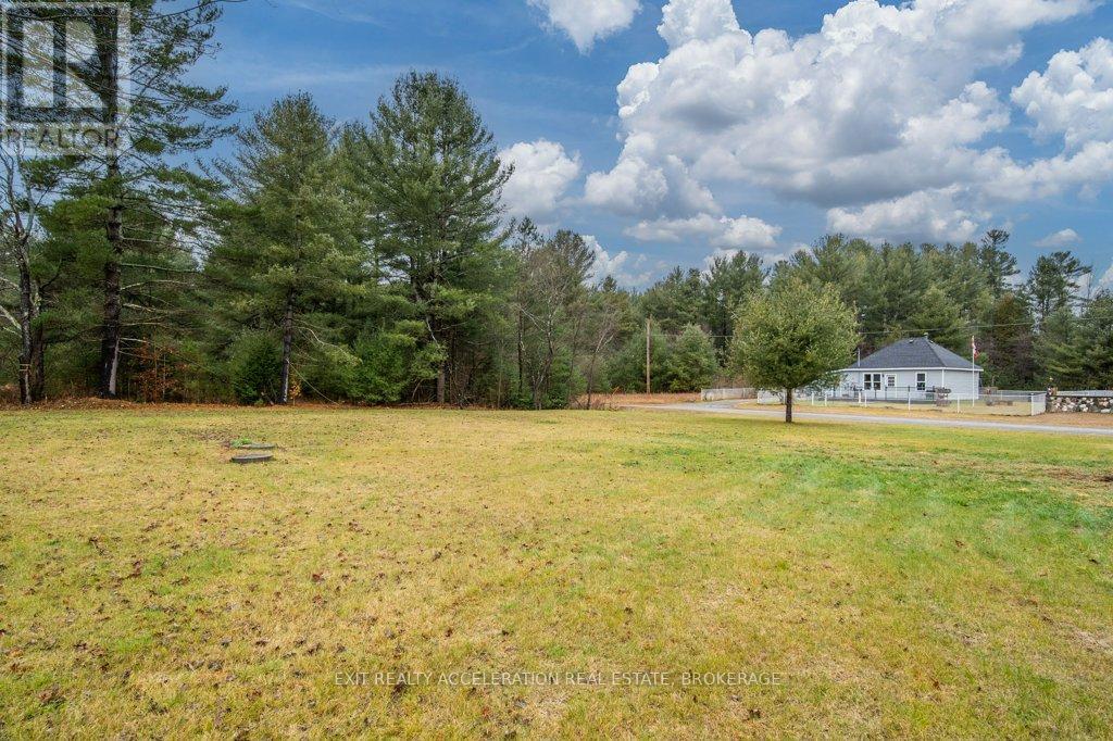 14 West Park Lane, Addington Highlands, Ontario  K0H 2G0 - Photo 37 - X12193248