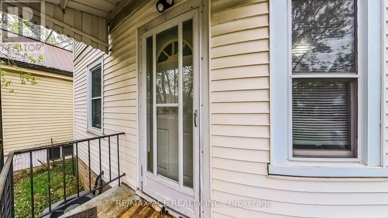 114 Royal Avenue, Hamilton (Ainslie Wood), Ontario  L8S 2C5 - Photo 34 - X12192764