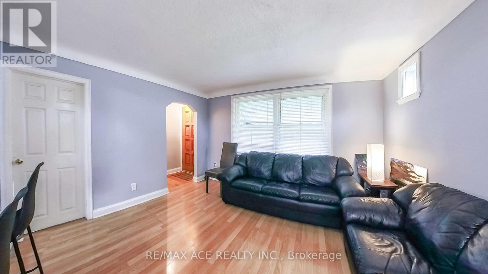 114 Royal Avenue, Hamilton (Ainslie Wood), Ontario  L8S 2C5 - Photo 7 - X12192764