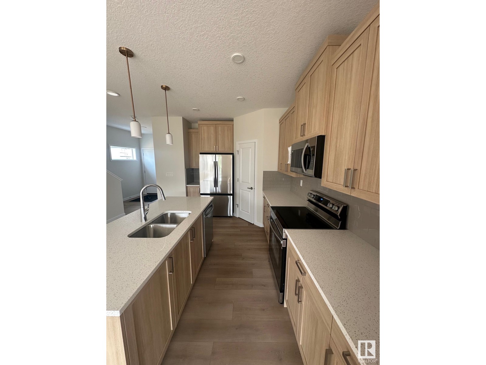 8911 Elves Loop Nw Nw, Edmonton, Alberta  T6M 3G2 - Photo 5 - E4422111