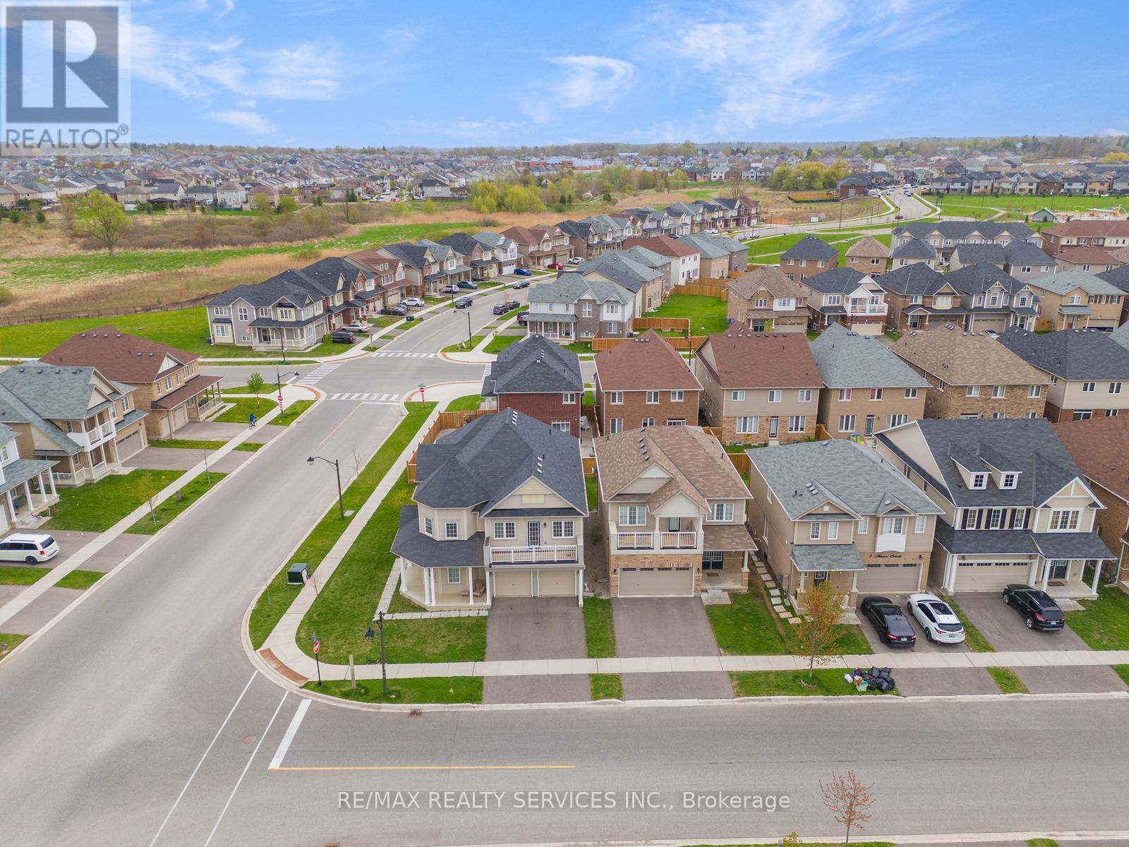 Property at 1 MUNRO CIRCLE image 4