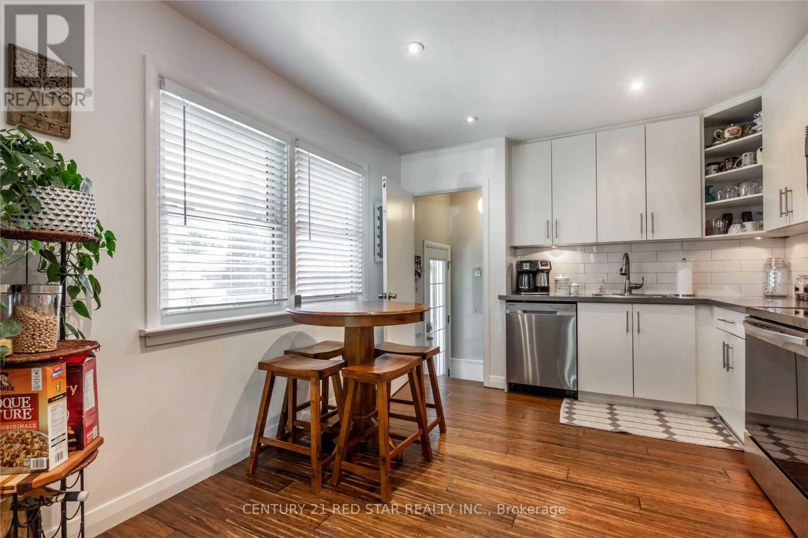 107 Ellis Crescent S, Waterloo, Ontario  N2J 2C1 - Photo 4 - X12192922