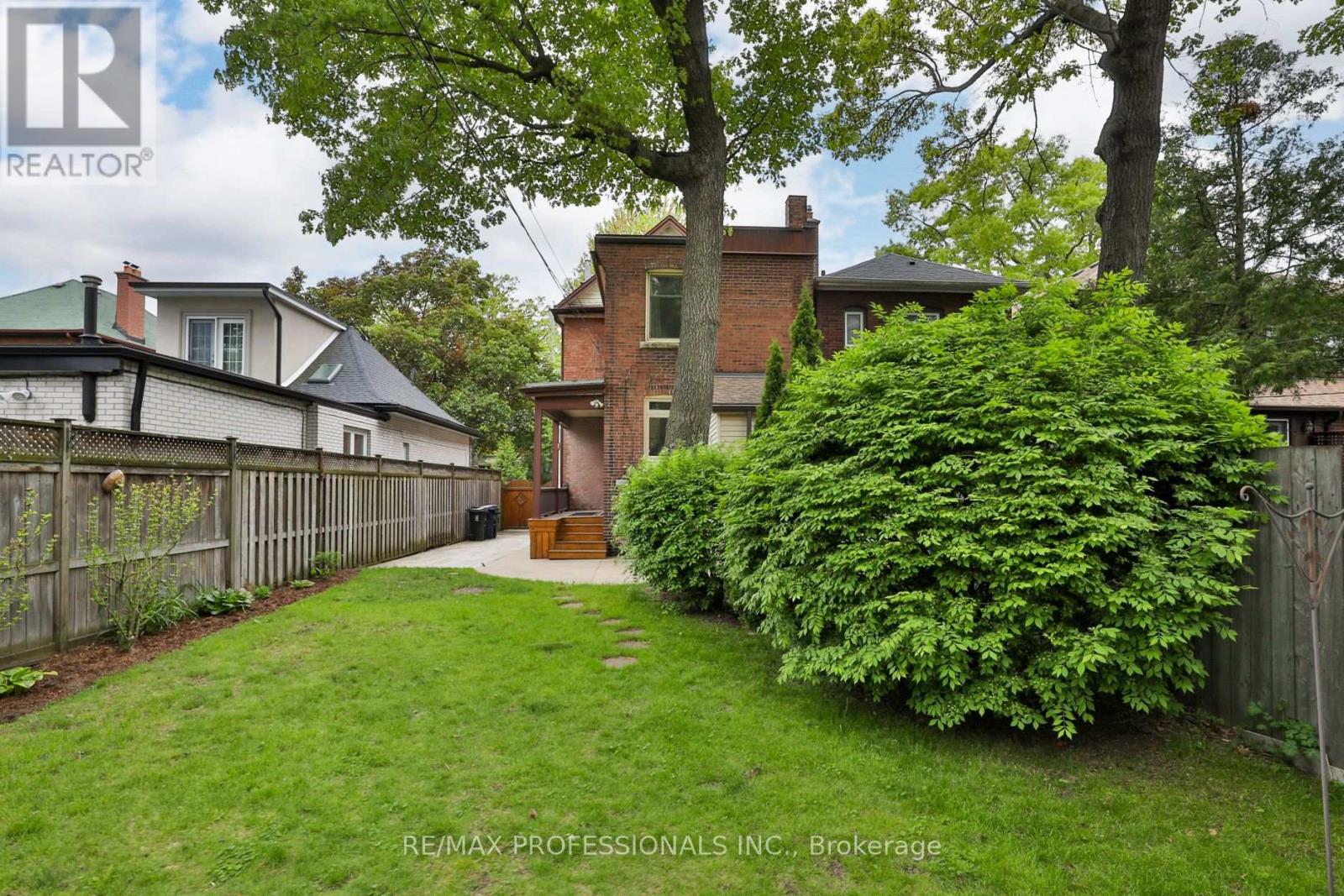 587 Beresford Avenue, Toronto, Ontario  M6S 3C2 - Photo 3 - W12193225