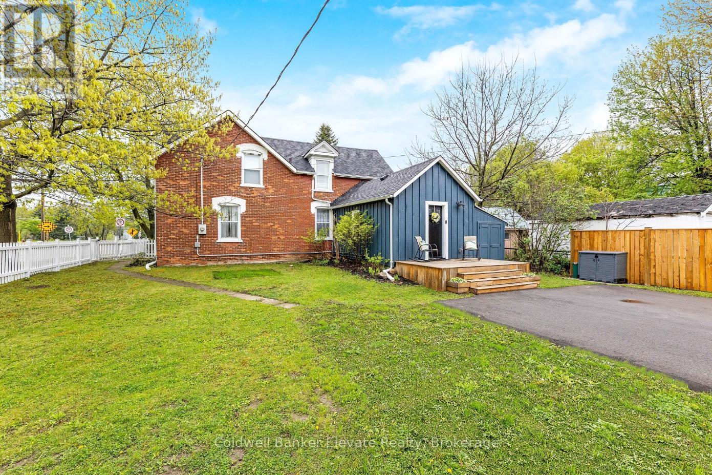 243 QUEEN STREET E, halton hills (ac acton), Ontario