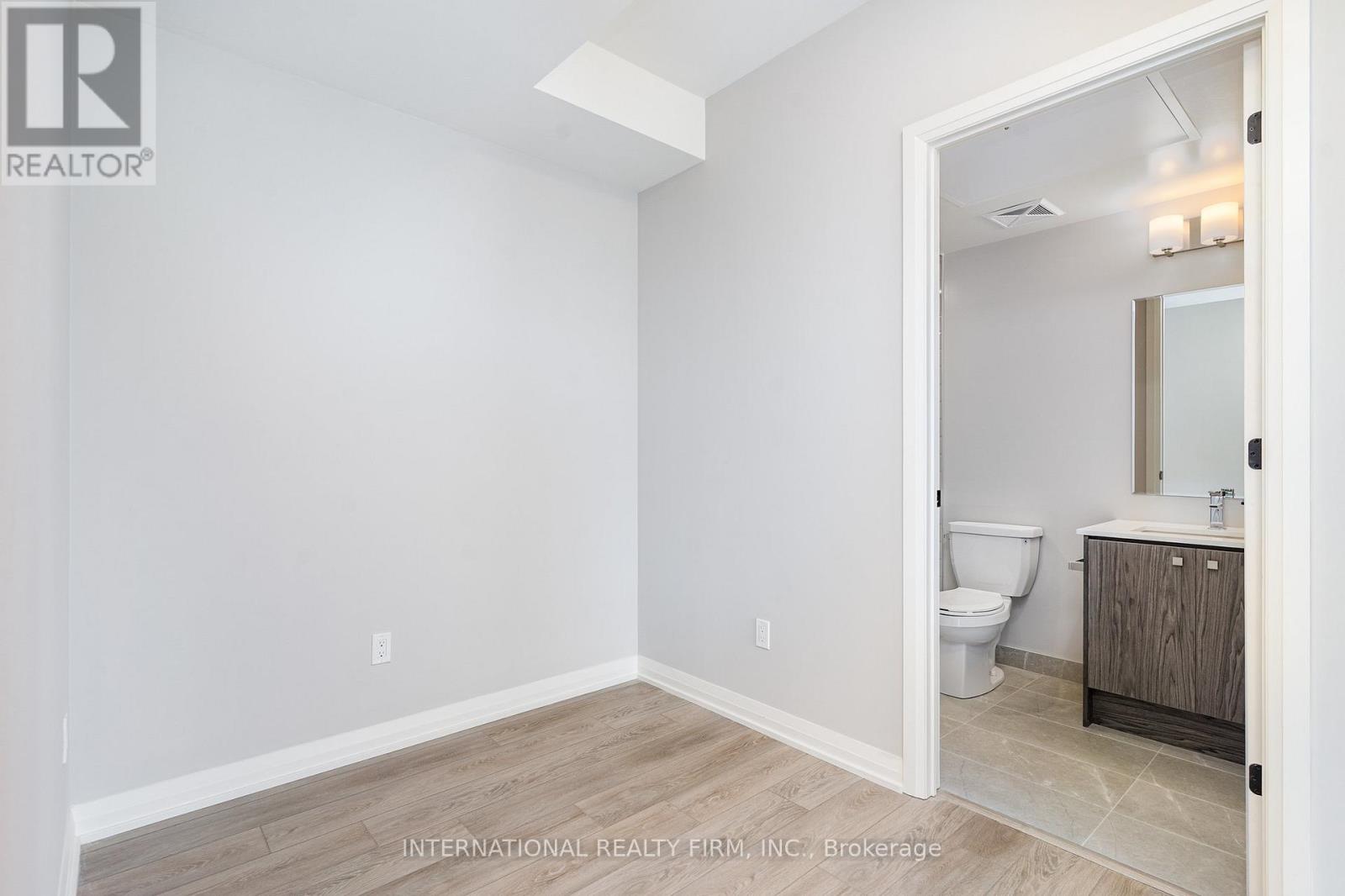 616 - 3006 William Cutmore Boulevard, Oakville, Ontario  L6H 8A4 - Photo 3 - W12193264