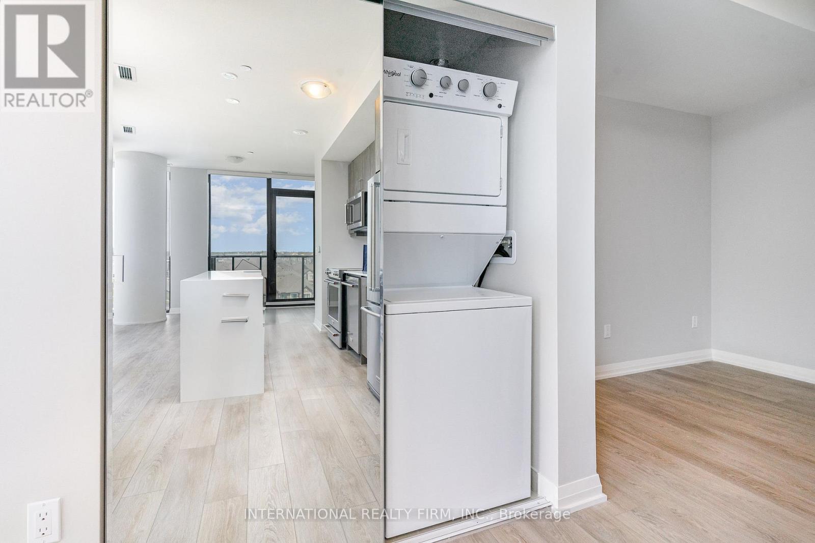 616 - 3006 William Cutmore Boulevard, Oakville, Ontario  L6H 8A4 - Photo 5 - W12193264