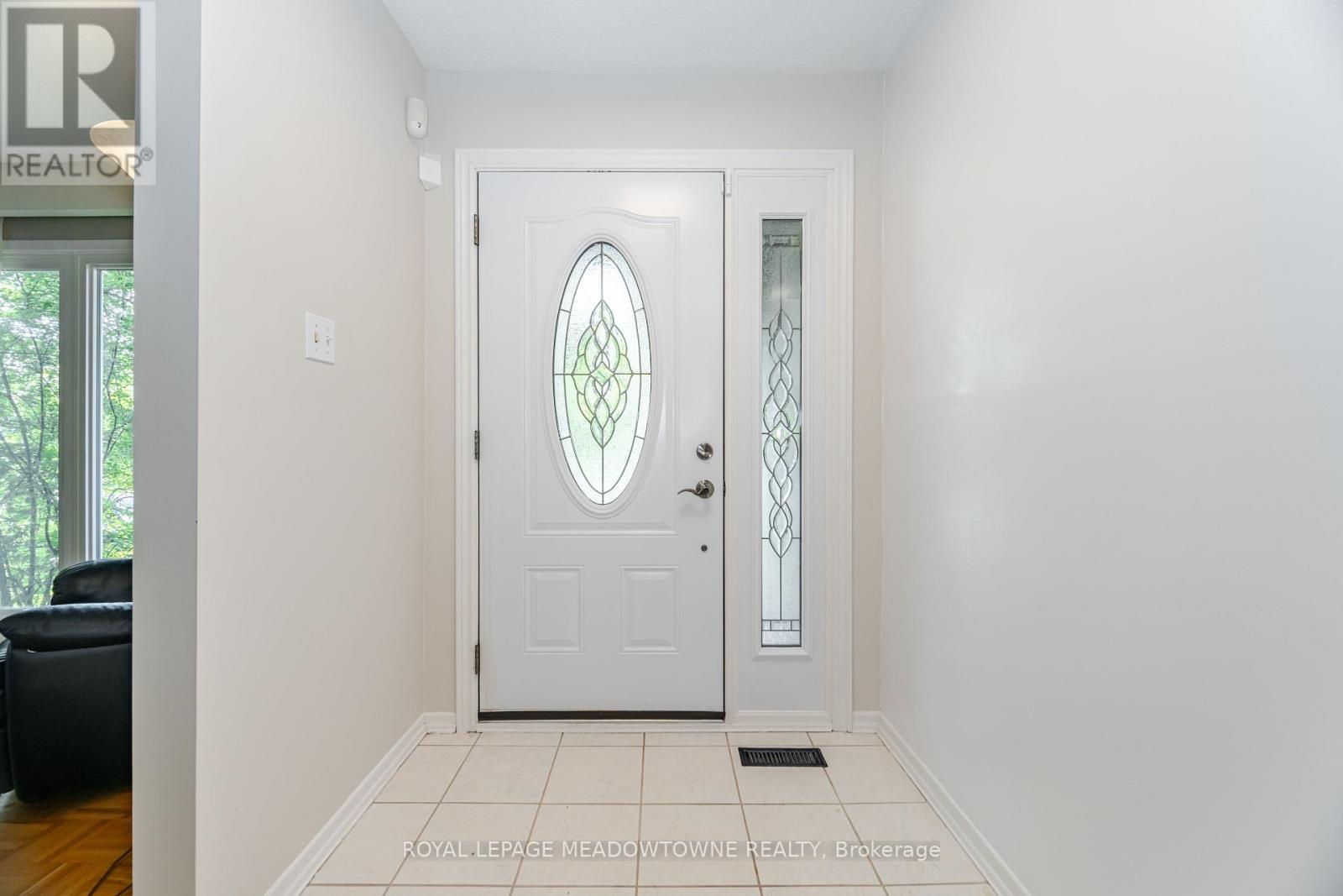 2530 Windwood Drive, Mississauga, Ontario  L5N 2A9 - Photo 7 - W12193272