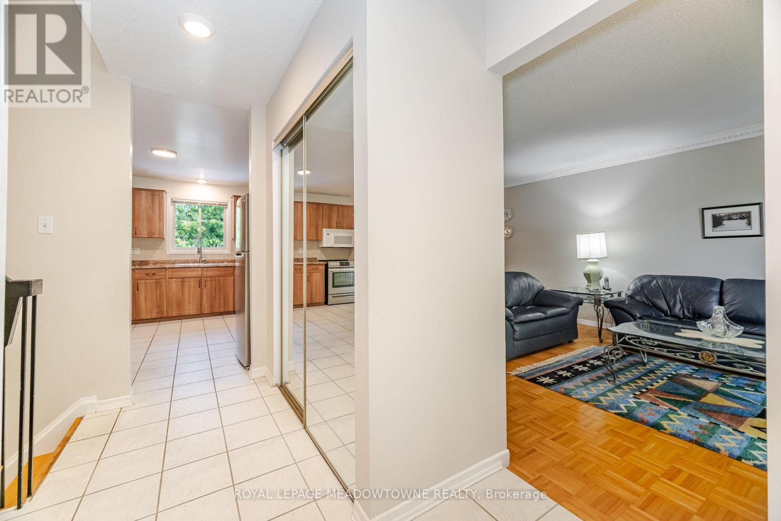 2530 Windwood Drive, Mississauga, Ontario  L5N 2A9 - Photo 8 - W12193272