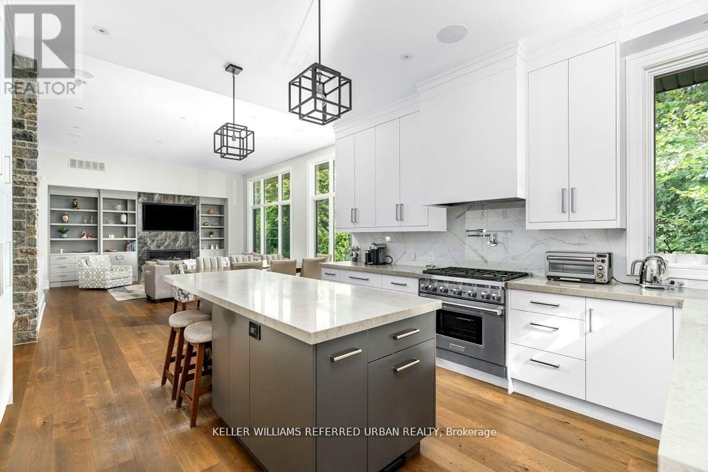 18 Plumbstead Court, Toronto (Princess-Rosethorn), Ontario  M9A 1V5 - Photo 13 - W12193293