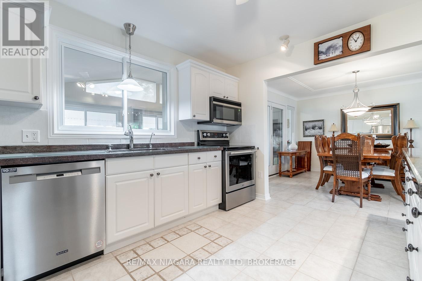 48 Lockview Crescent, St. Catharines, Ontario  L2M 2T3 - Photo 11 - X12193310