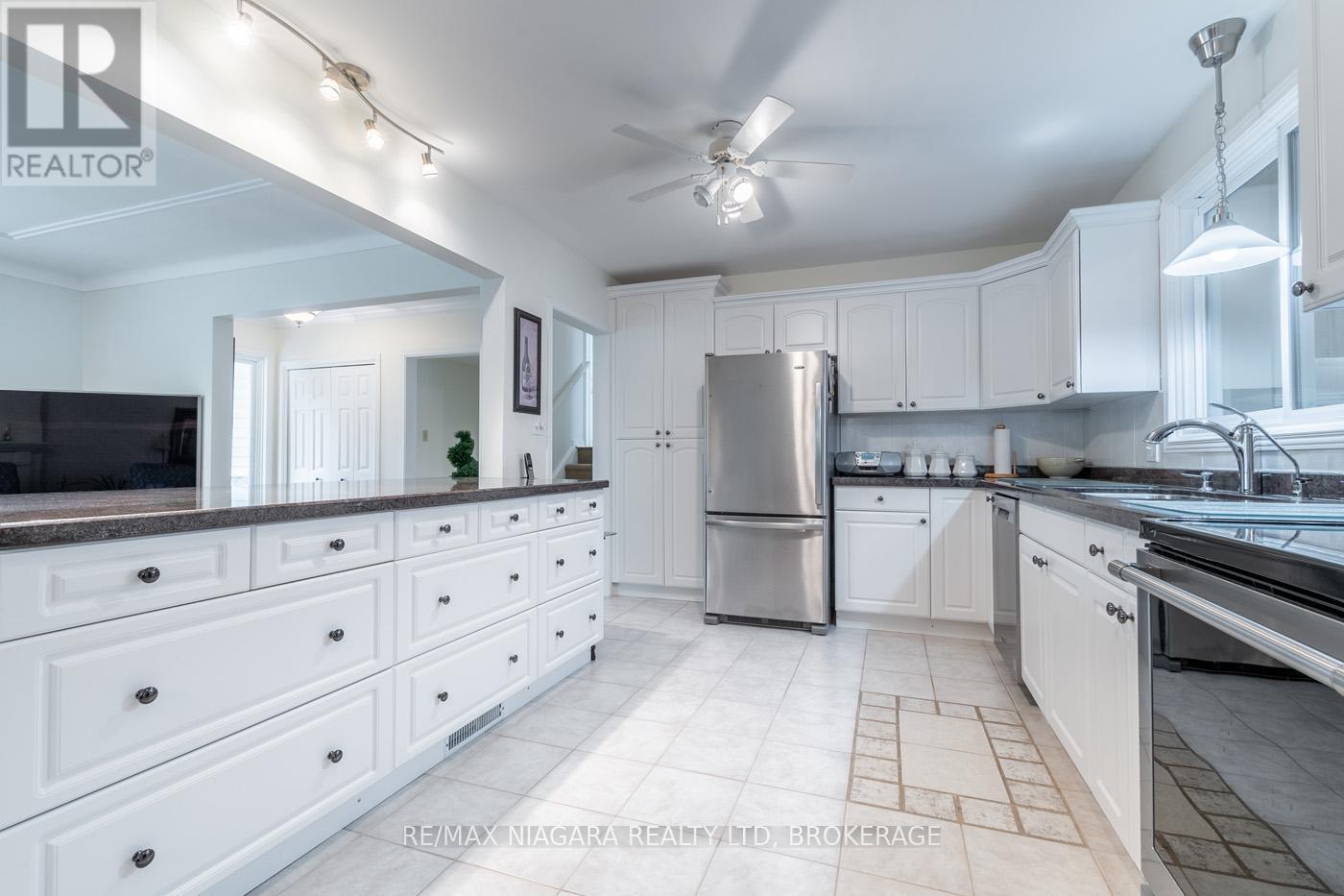 48 Lockview Crescent, St. Catharines (Bunting/linwell), Ontario  L2M 2T3 - Photo 13 - X12193310