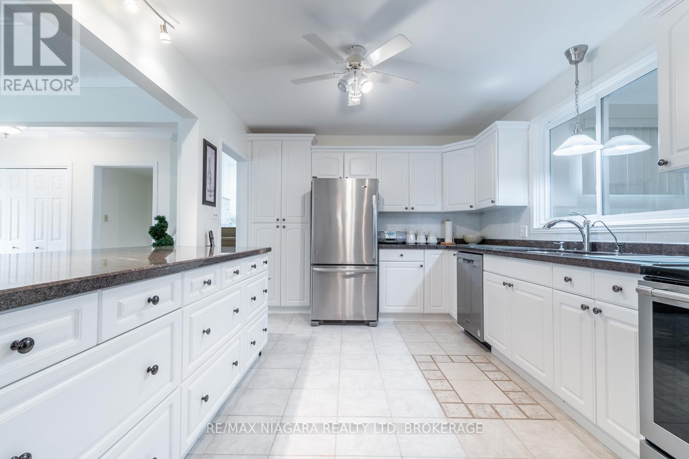 48 Lockview Crescent, St. Catharines (Bunting/linwell), Ontario  L2M 2T3 - Photo 14 - X12193310