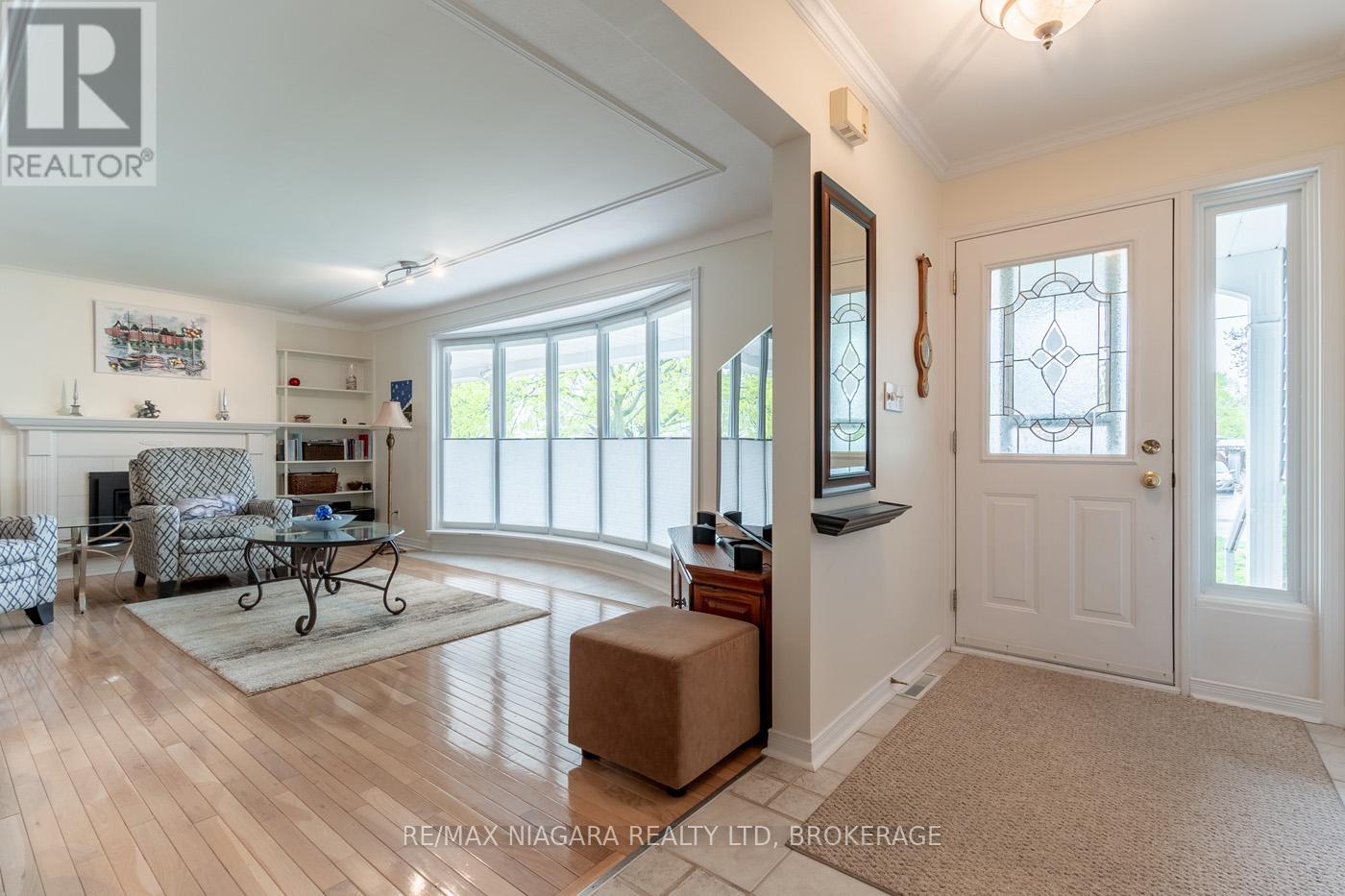 48 Lockview Crescent, St. Catharines, Ontario  L2M 2T3 - Photo 4 - X12193310