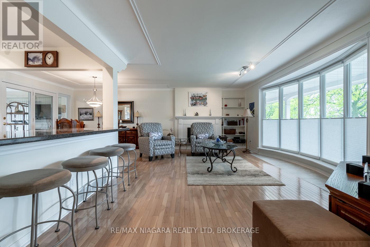 48 Lockview Crescent, St. Catharines, Ontario  L2M 2T3 - Photo 5 - X12193310