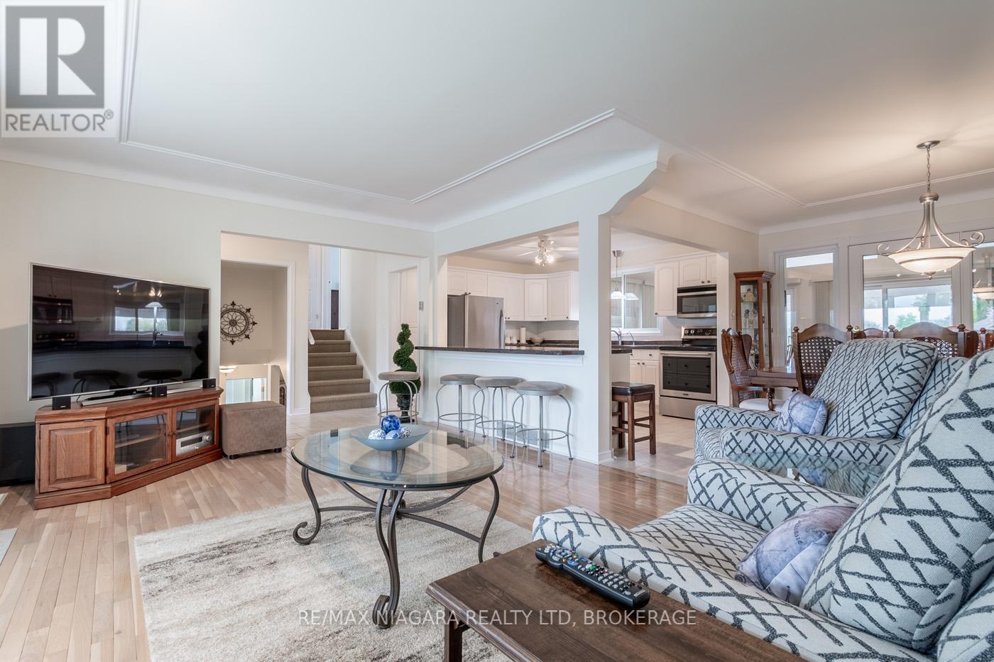 48 Lockview Crescent, St. Catharines, Ontario  L2M 2T3 - Photo 6 - X12193310