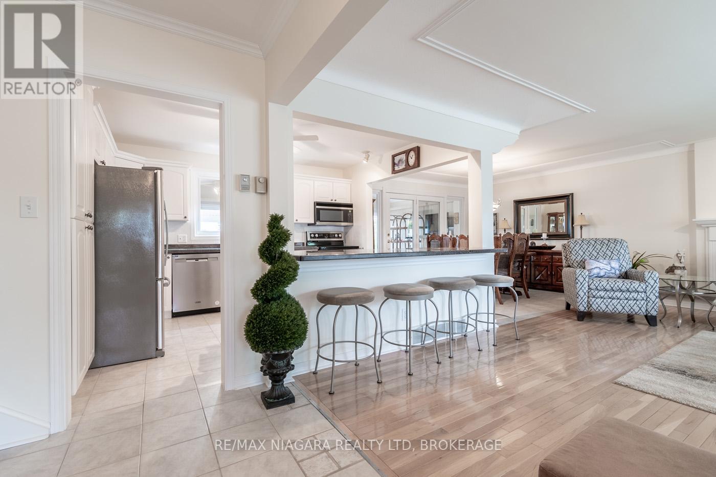 48 Lockview Crescent, St. Catharines, Ontario  L2M 2T3 - Photo 9 - X12193310