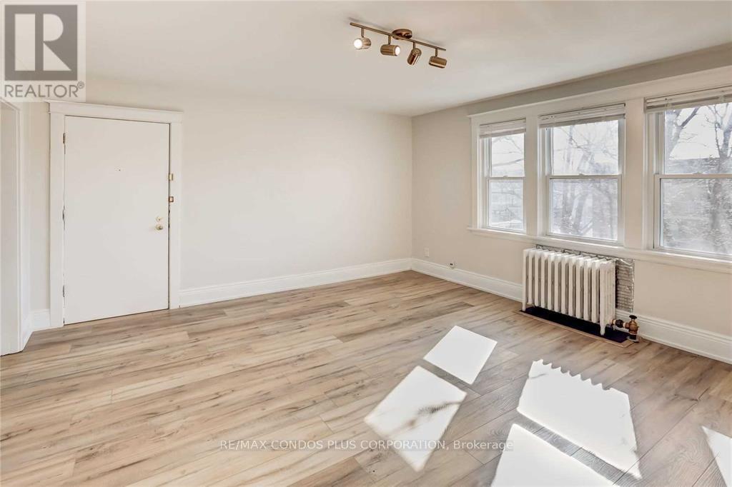 6 - 4 North Oval Street, Hamilton, Ontario  L8S 3Y6 - Photo 2 - X12192982