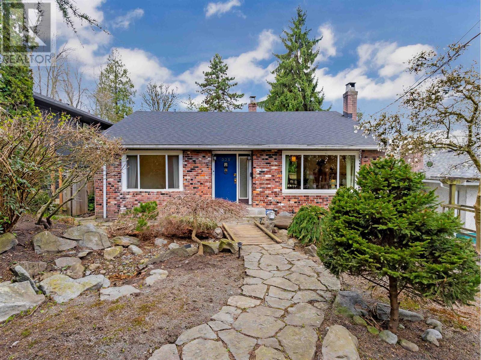 331 Holmes Street, New Westminster, British Columbia  V3L 4X7 - Photo 1 - R3010747