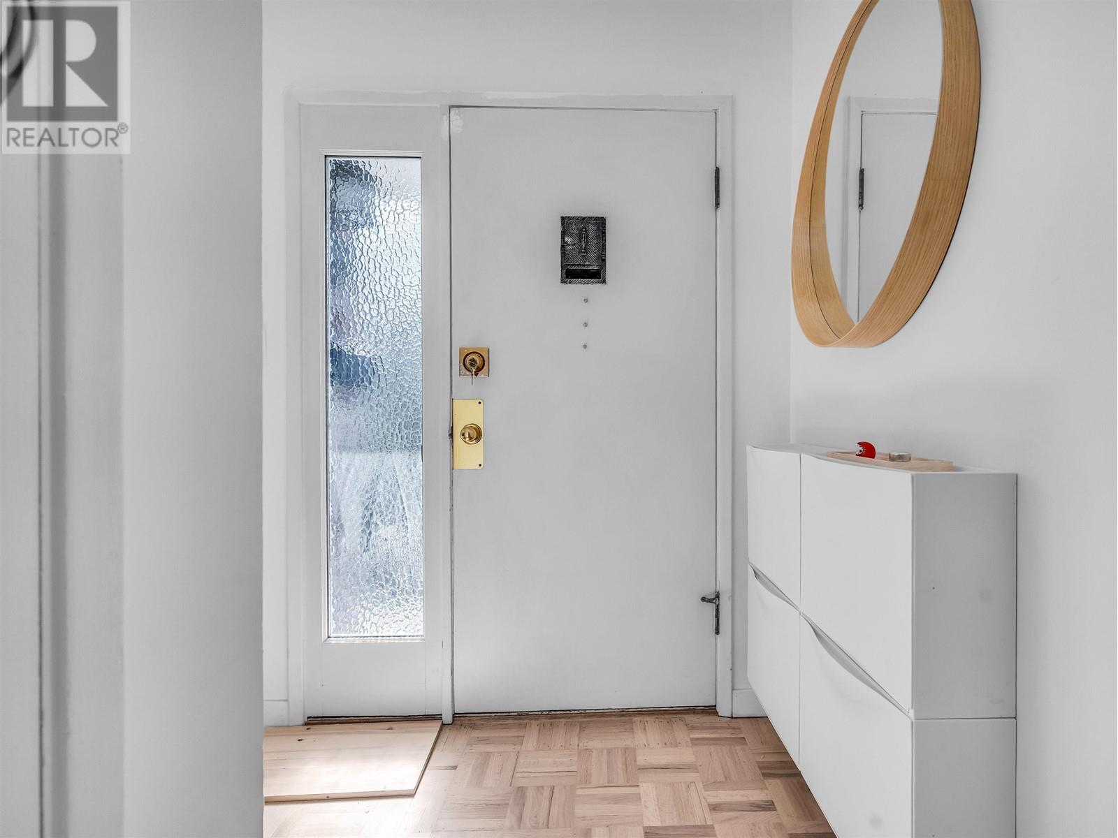 331 Holmes Street, New Westminster, British Columbia  V3L 4X7 - Photo 3 - R3010747
