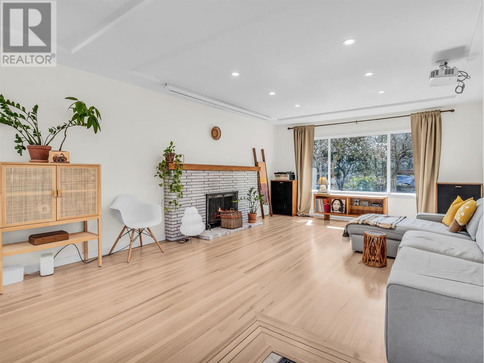331 Holmes Street, New Westminster, British Columbia  V3L 4X7 - Photo 6 - R3010747