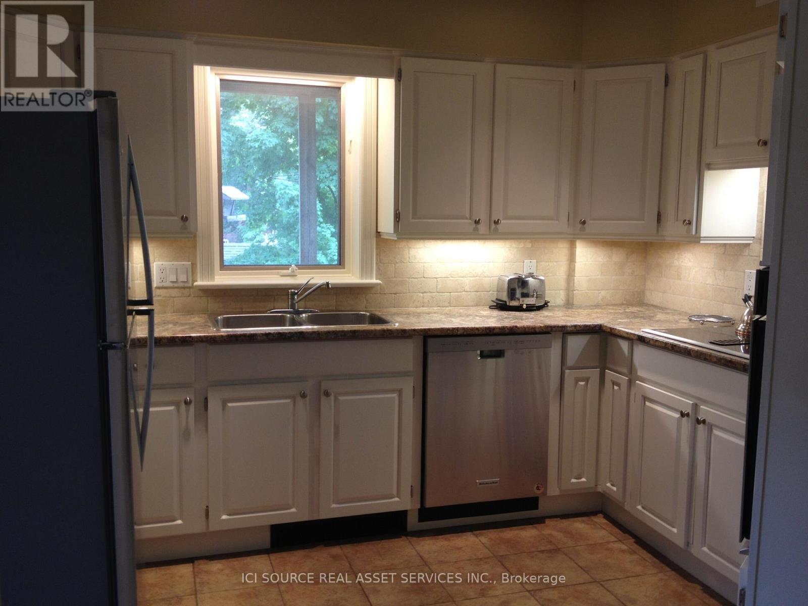 Property at 25 BEACONSFIELD AVENUE image 4