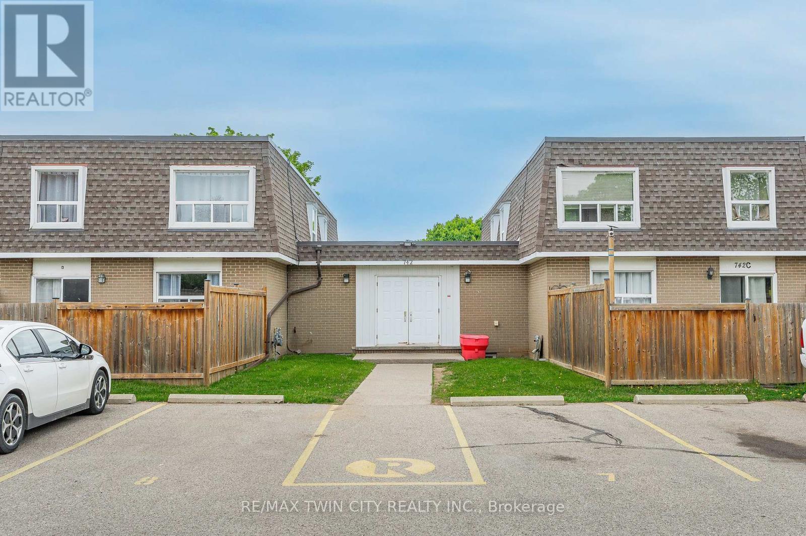Property at 10 - 742 WALTER STREET image 3