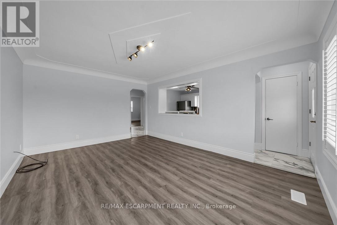 8 Shynal Avenue, Hamilton, Ontario  L8H 6K1 - Photo 13 - X12193109