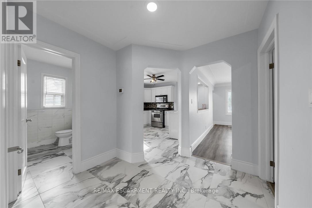8 Shynal Avenue, Hamilton, Ontario  L8H 6K1 - Photo 7 - X12193109
