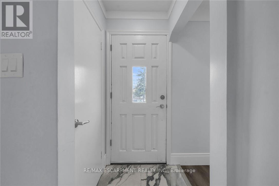 8 Shynal Avenue, Hamilton, Ontario  L8H 6K1 - Photo 5 - X12193109