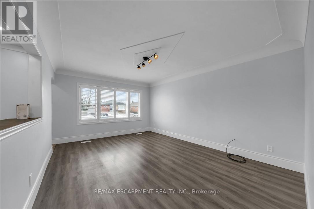 8 Shynal Avenue, Hamilton, Ontario  L8H 6K1 - Photo 12 - X12193109