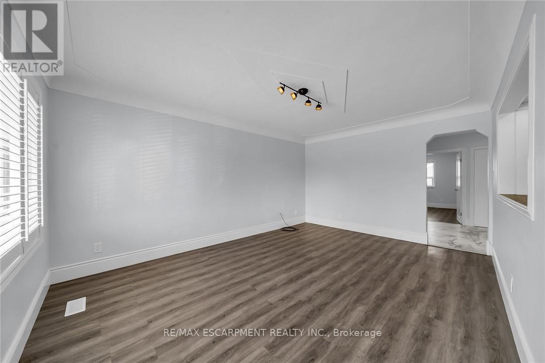 8 Shynal Avenue, Hamilton, Ontario  L8H 6K1 - Photo 14 - X12193109
