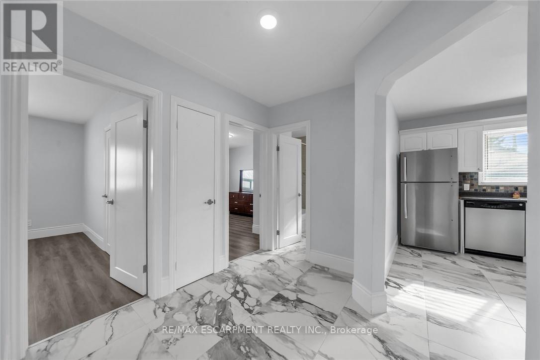 8 Shynal Avenue, Hamilton, Ontario  L8H 6K1 - Photo 6 - X12193109