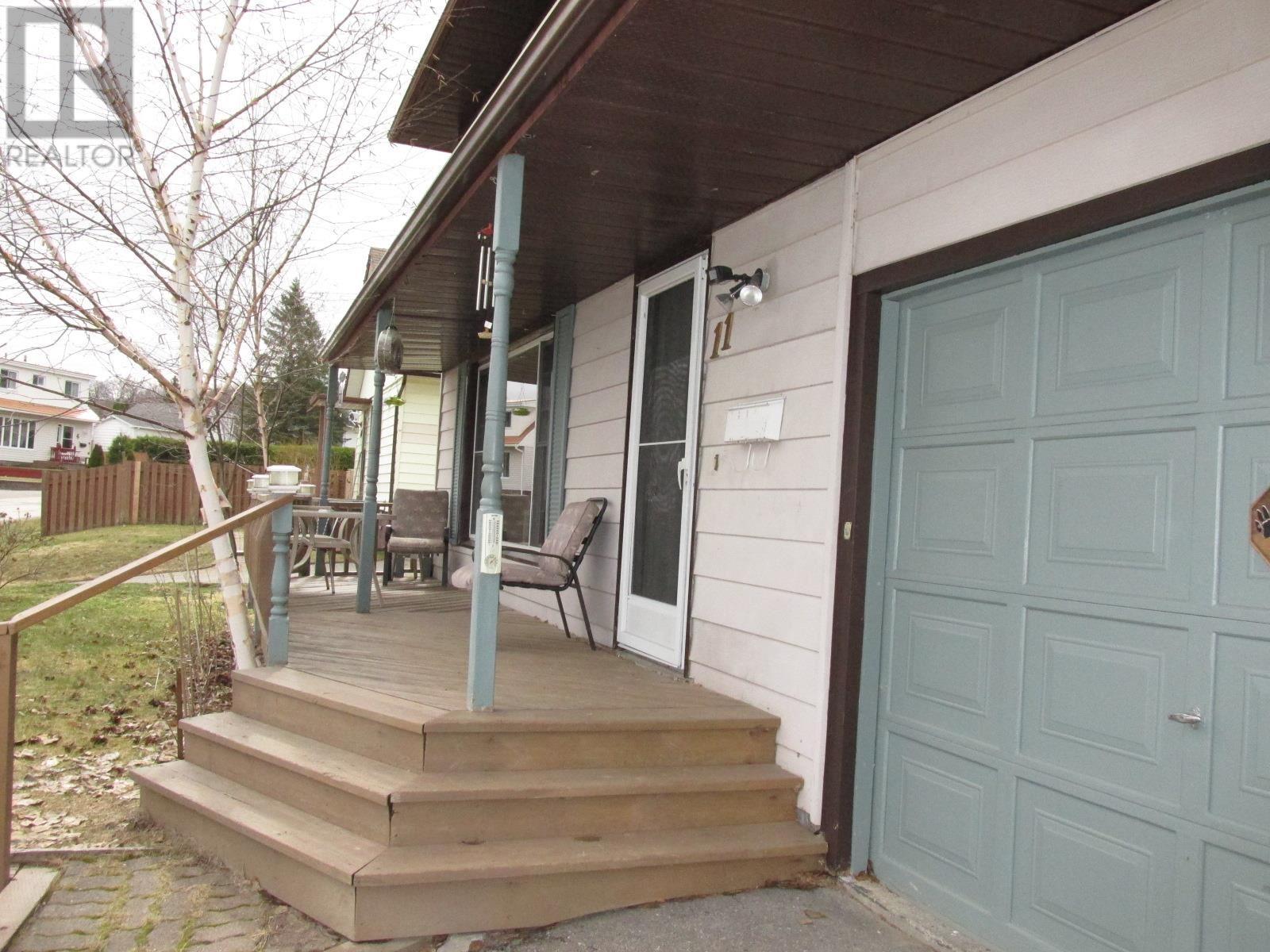 11 Birch Rd, Elliot Lake, Ontario  P5A 2C9 - Photo 2 - SM251391