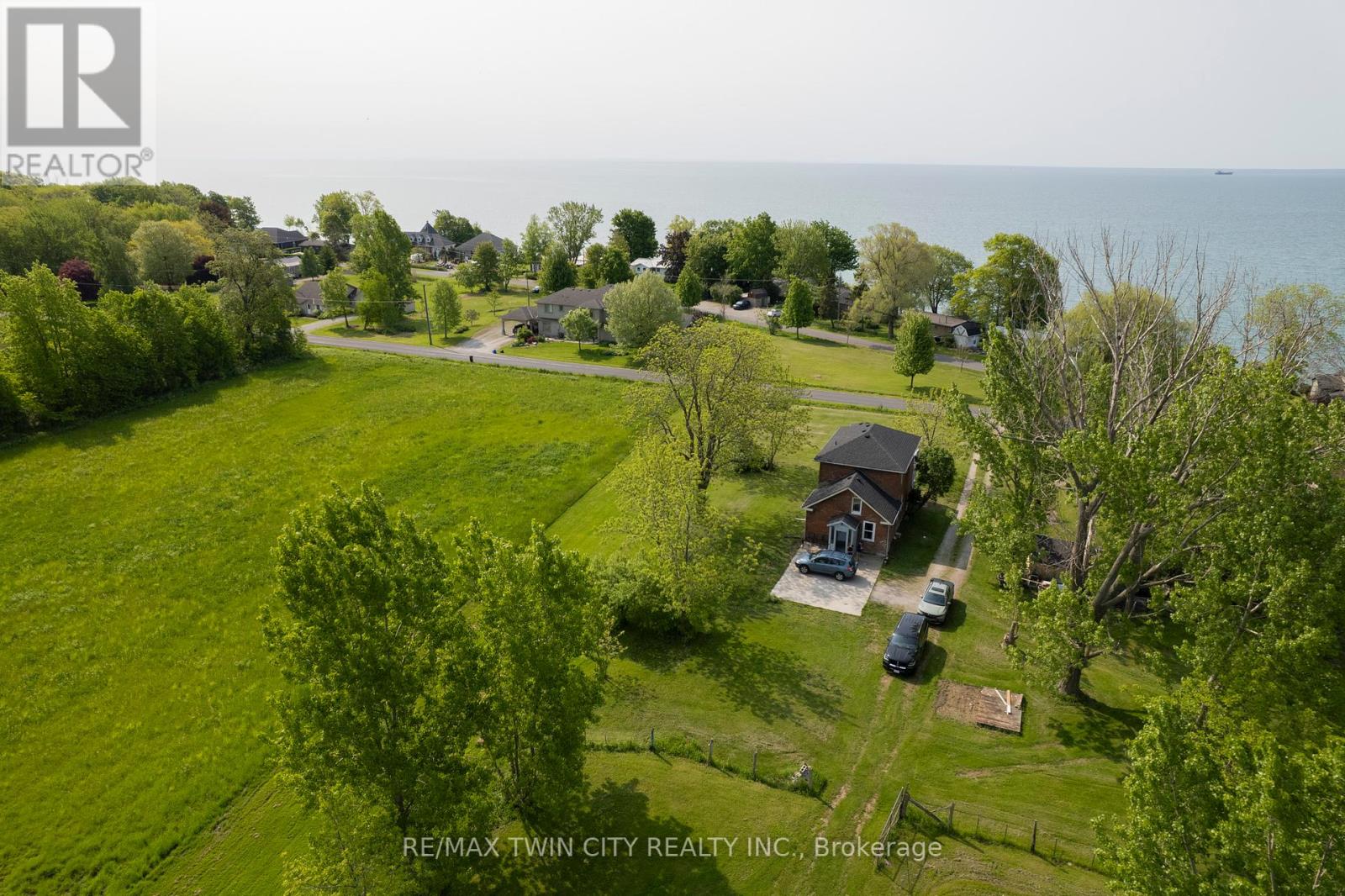 29 Old Lakeshore Road, Norfolk (Port Dover), Ontario  N0A 1N3 - Photo 13 - X12193196
