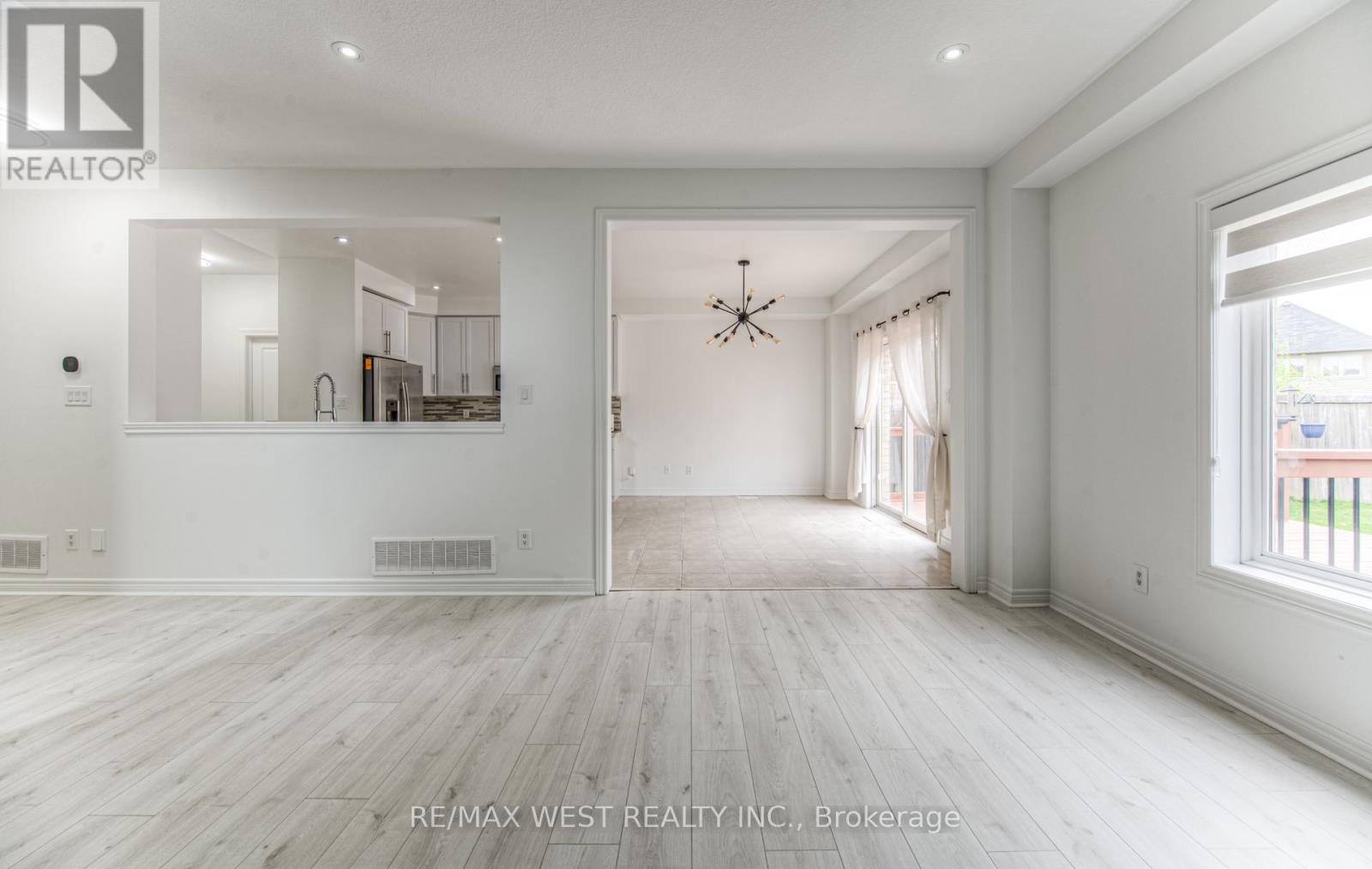 57 Creek Ridge Street, Kitchener, Ontario  N2R 0B6 - Photo 11 - X12193298