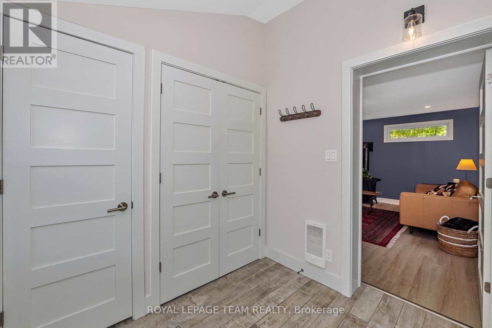 2748 Rowatt Street, Ottawa, Ontario  K2B 6N9 - Photo 6 - X12193321