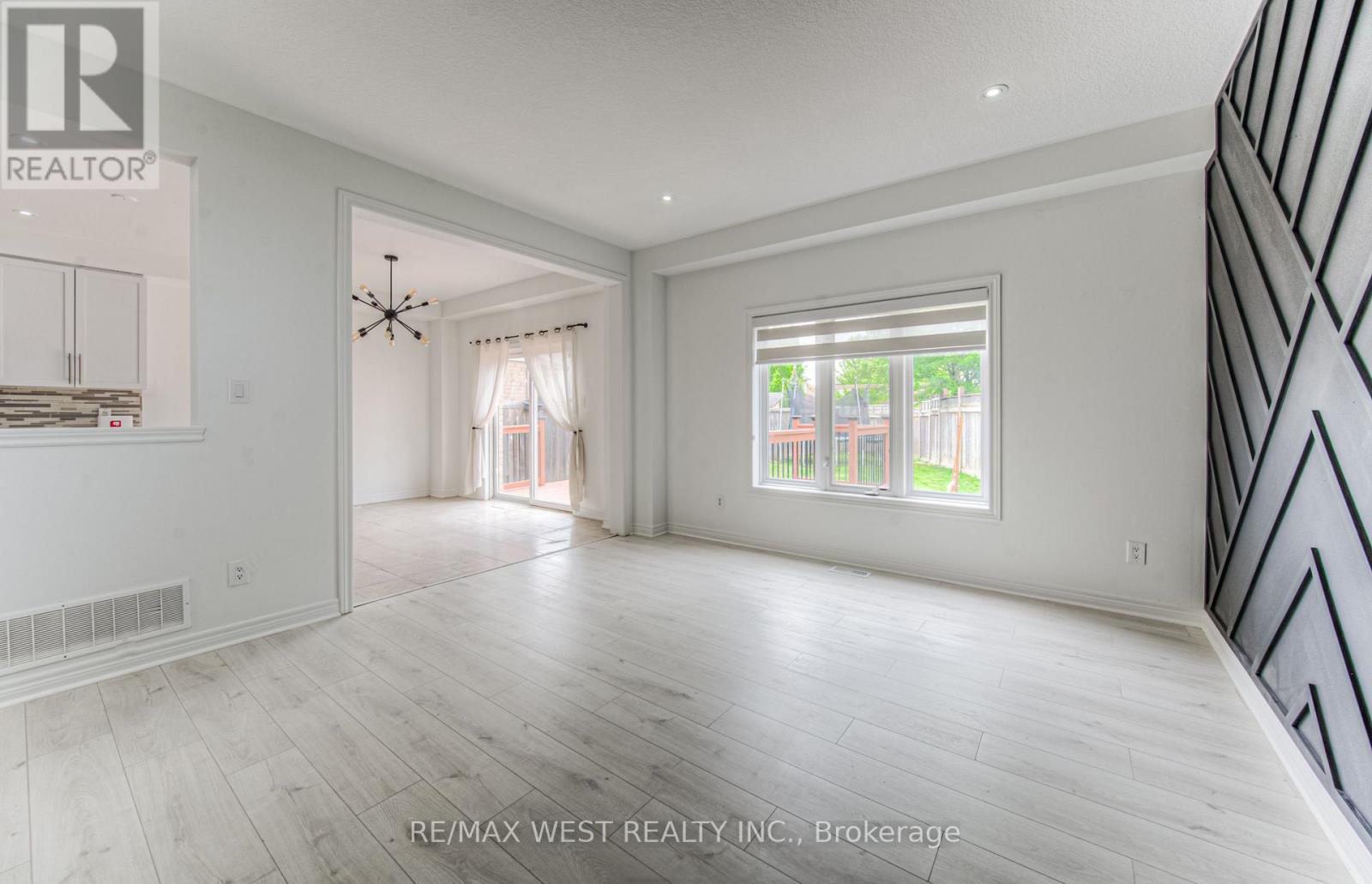 57 Creek Ridge Street, Kitchener, Ontario  N2R 0B6 - Photo 10 - X12193298