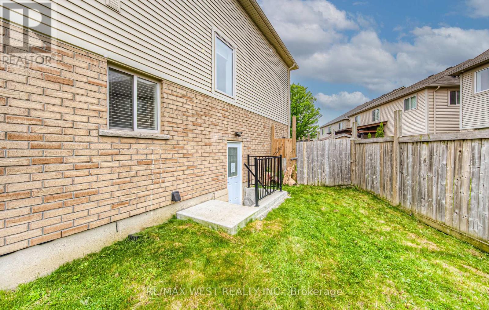 57 Creek Ridge Street, Kitchener, Ontario  N2R 0B6 - Photo 38 - X12193298