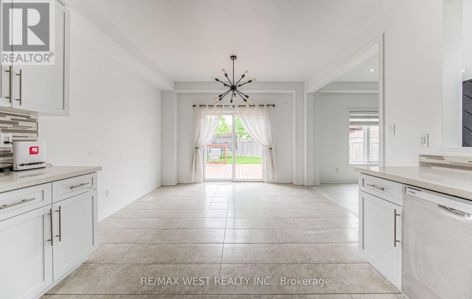 57 Creek Ridge Street, Kitchener, Ontario  N2R 0B6 - Photo 12 - X12193298