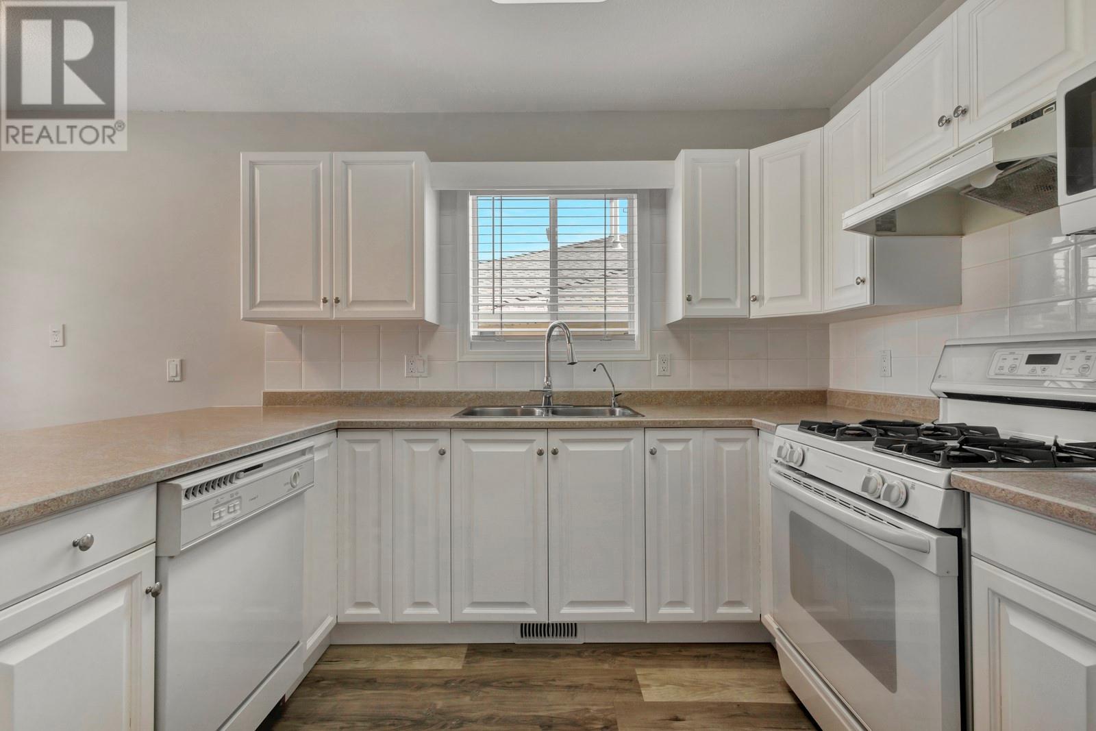 Property at 2250 Louie Drive Unit# 121 image 5