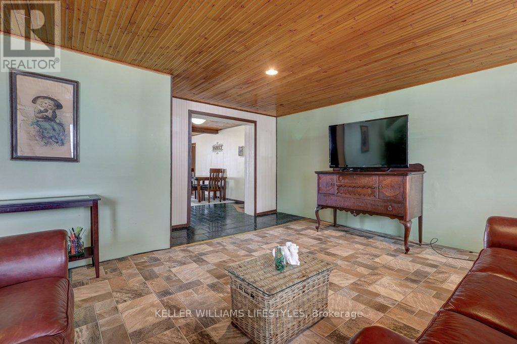 22709 Thames Road, Southwest Middlesex (Appin), Ontario  N0L 1A0 - Photo 10 - X12098620