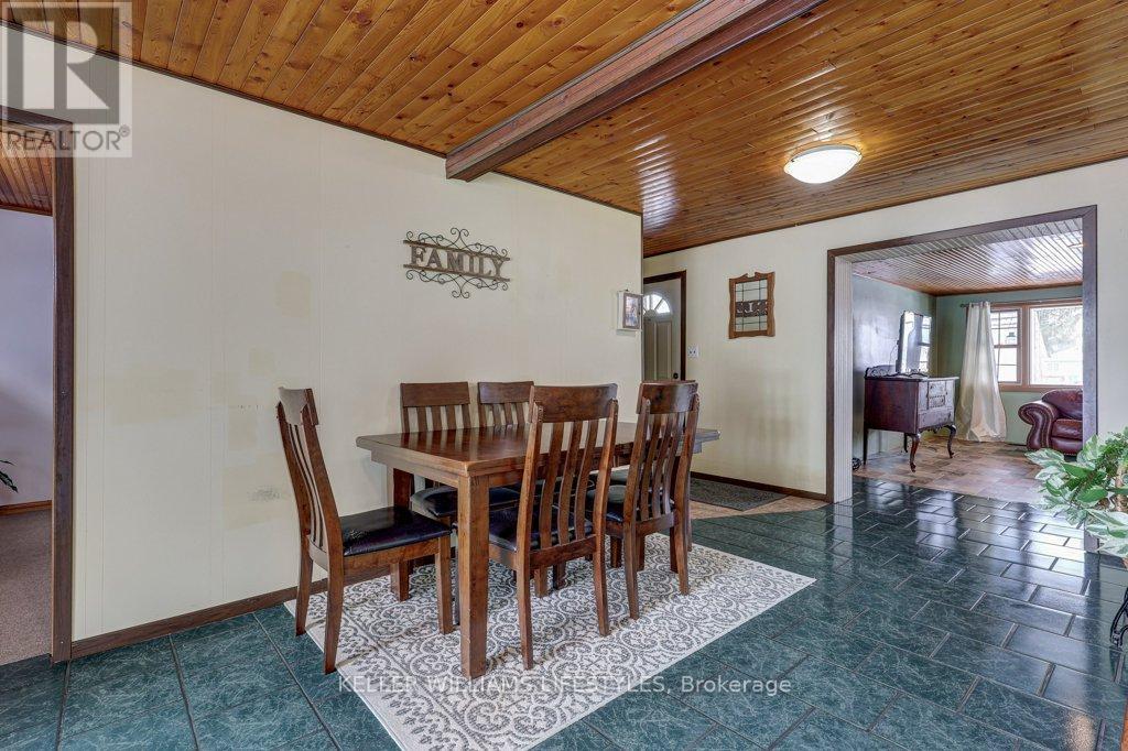 22709 Thames Road, Southwest Middlesex (Appin), Ontario  N0L 1A0 - Photo 17 - X12098620