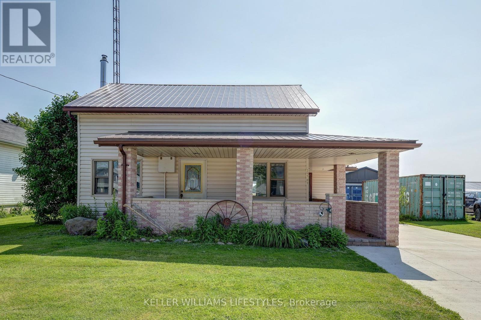 22709 Thames Road, Southwest Middlesex, Ontario  N0L 1A0 - Photo 16 - X12098620