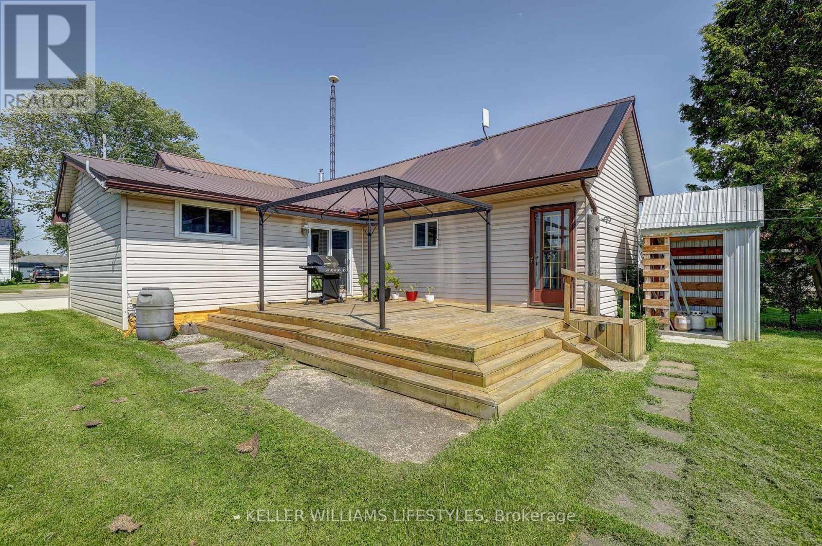 22709 Thames Road, Southwest Middlesex (Appin), Ontario  N0L 1A0 - Photo 38 - X12098620