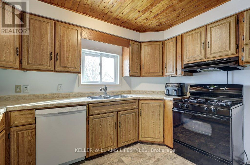 22709 Thames Road, Southwest Middlesex, Ontario  N0L 1A0 - Photo 22 - X12098620